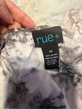 Rue21 Plus Size 2X Gray Marble Tank Top